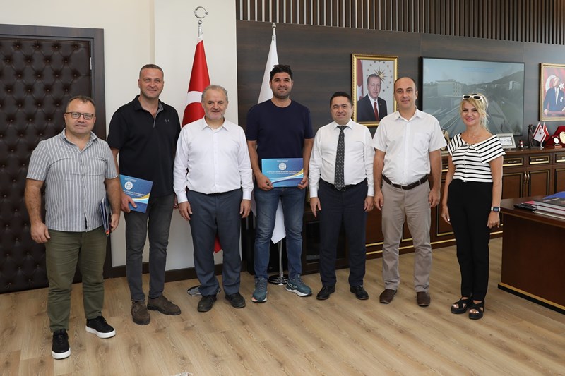 ALKÜ’DE İLK KURSİYERLERE SERTİFİKA TÖRENİ ALKÜ’DE İLK KURSİYERLERE SERTİFİKA TÖRENİ